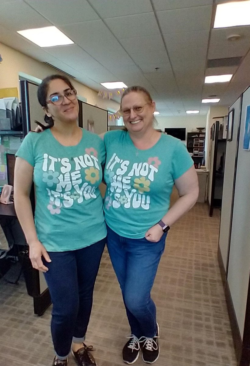 VHPDocs's tweet image. It&apos;s #NationalLookAlikeDay, take a peek at some of our &quot;twinning&quot; teams! Have you ever been mistaken for someone else before? Let us know in the comments! #LookAlikes #Twins #ThrivingTogether #NorthTexasFamilyMedicine #PrimaryCare