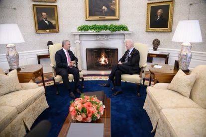 FrankPortillaT's tweet photo. Jajajajajajaja ver a los petristas felices y “orgullosos”  porque el guerrillero engañabobos se reúne con el presidente de Estados Unidos, como lo han hecho todos los presidentes de Colombia de las últimas décadas, demuestra el bajo nivel intelectual,  de lectura,  de conocimiento de política, de historia y relaciones internacionales que tienen los votantes del petrismo jajajaja nadie les dijo que reunirse con otros mandatarios es parte del trabajo de ser presidente jajajaja. 

Y todavía se preguntan porque los llamo atembados, ignorantes y brutos 

Jajajaj cositas brutas jajaja