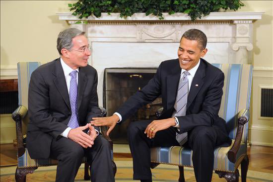FrankPortillaT's tweet photo. Jajajajajajaja ver a los petristas felices y “orgullosos”  porque el guerrillero engañabobos se reúne con el presidente de Estados Unidos, como lo han hecho todos los presidentes de Colombia de las últimas décadas, demuestra el bajo nivel intelectual,  de lectura,  de conocimiento de política, de historia y relaciones internacionales que tienen los votantes del petrismo jajajaja nadie les dijo que reunirse con otros mandatarios es parte del trabajo de ser presidente jajajaja. 

Y todavía se preguntan porque los llamo atembados, ignorantes y brutos 

Jajajaj cositas brutas jajaja