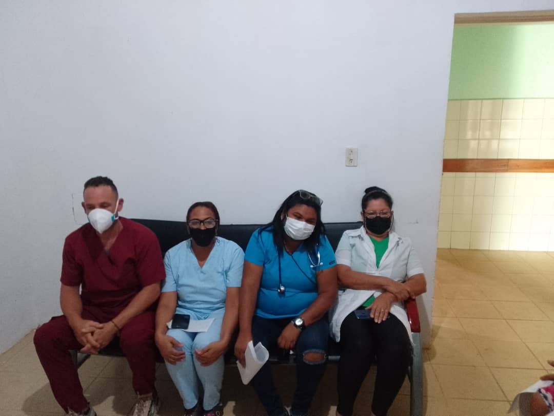 Cubacooperabol2's tweet photo. Se realiza entrega de guardia en el CDI Brisas del Cuyuní. #CubaPorLaVida #YoSigoAMiPresidente @cubacooperaven @MINSAPCuba @japortalmiranda @MinSaludVE @MagaGutierrezV @AdanVillavicen5 https://t.co/QP59P05wkE