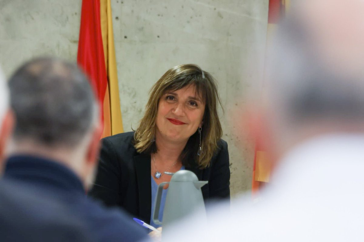 lolaranera's tweet photo. Esta tarde hemos celebrado el último pleno de la corporación en la Junta de Distrito #ElRabal 📍
En estos 15 años he tenido la inmensa fortuna de trabajar por las reivindicaciones de nuestros vecinos y mejorar su calidad de vida 🏘️✅
¡Gracias por vuestro cariño! ❤️ https://t.co/fTe3GJlODX