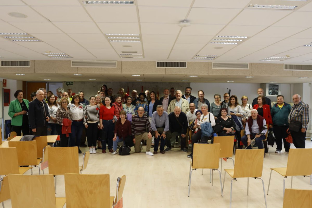 lolaranera's tweet photo. Esta tarde hemos celebrado el último pleno de la corporación en la Junta de Distrito #ElRabal 📍
En estos 15 años he tenido la inmensa fortuna de trabajar por las reivindicaciones de nuestros vecinos y mejorar su calidad de vida 🏘️✅
¡Gracias por vuestro cariño! ❤️ https://t.co/fTe3GJlODX