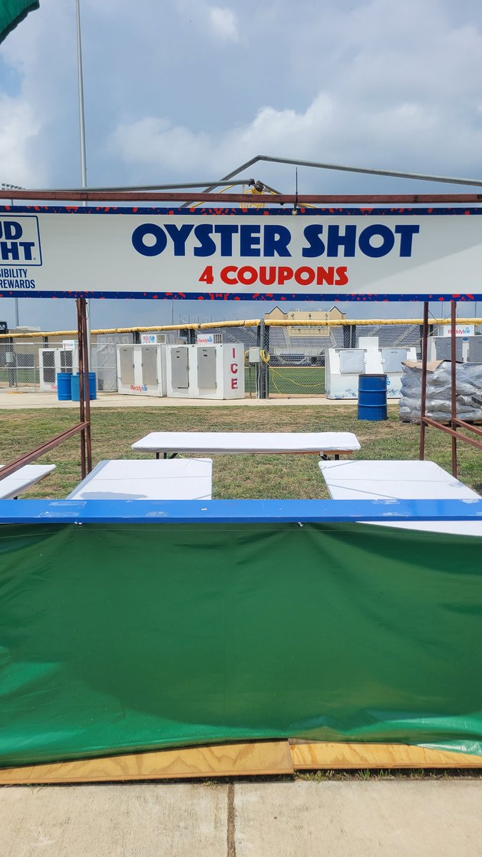 StMarysU's tweet photo. Which one are you eating first? #StMU #FOB23 #vivaoysterbake https://t.co/g8GV0rsJxA