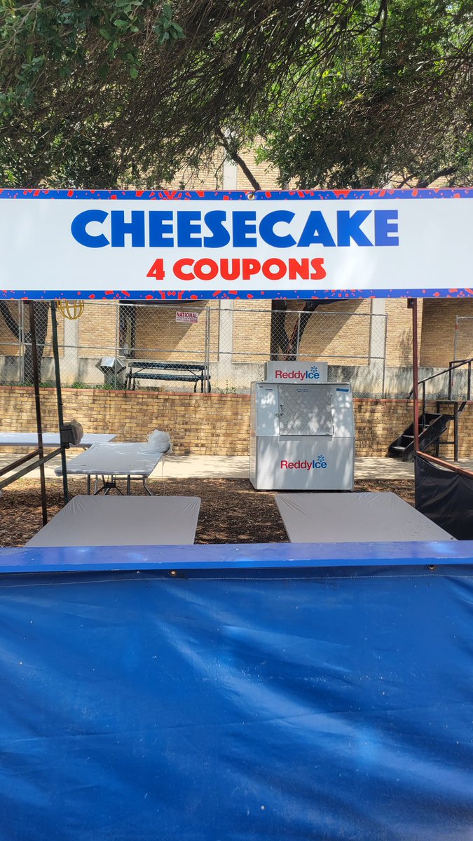StMarysU's tweet photo. Which one are you eating first? #StMU #FOB23 #vivaoysterbake https://t.co/g8GV0rsJxA