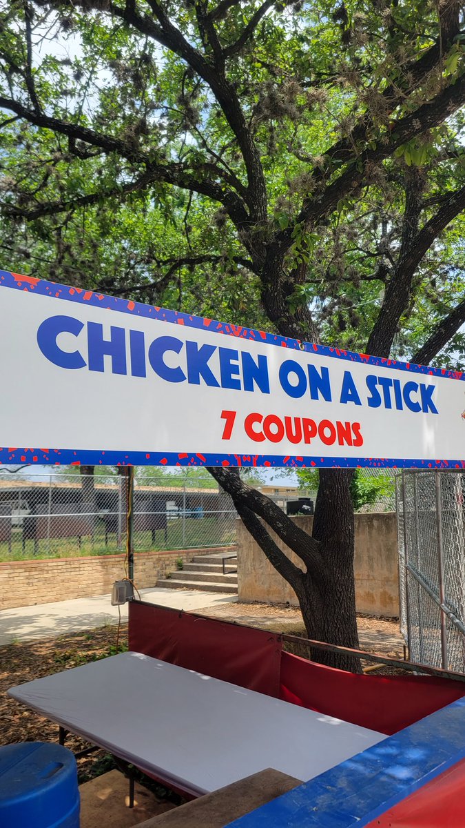 StMarysU's tweet photo. Which one are you eating first? #StMU #FOB23 #vivaoysterbake https://t.co/g8GV0rsJxA