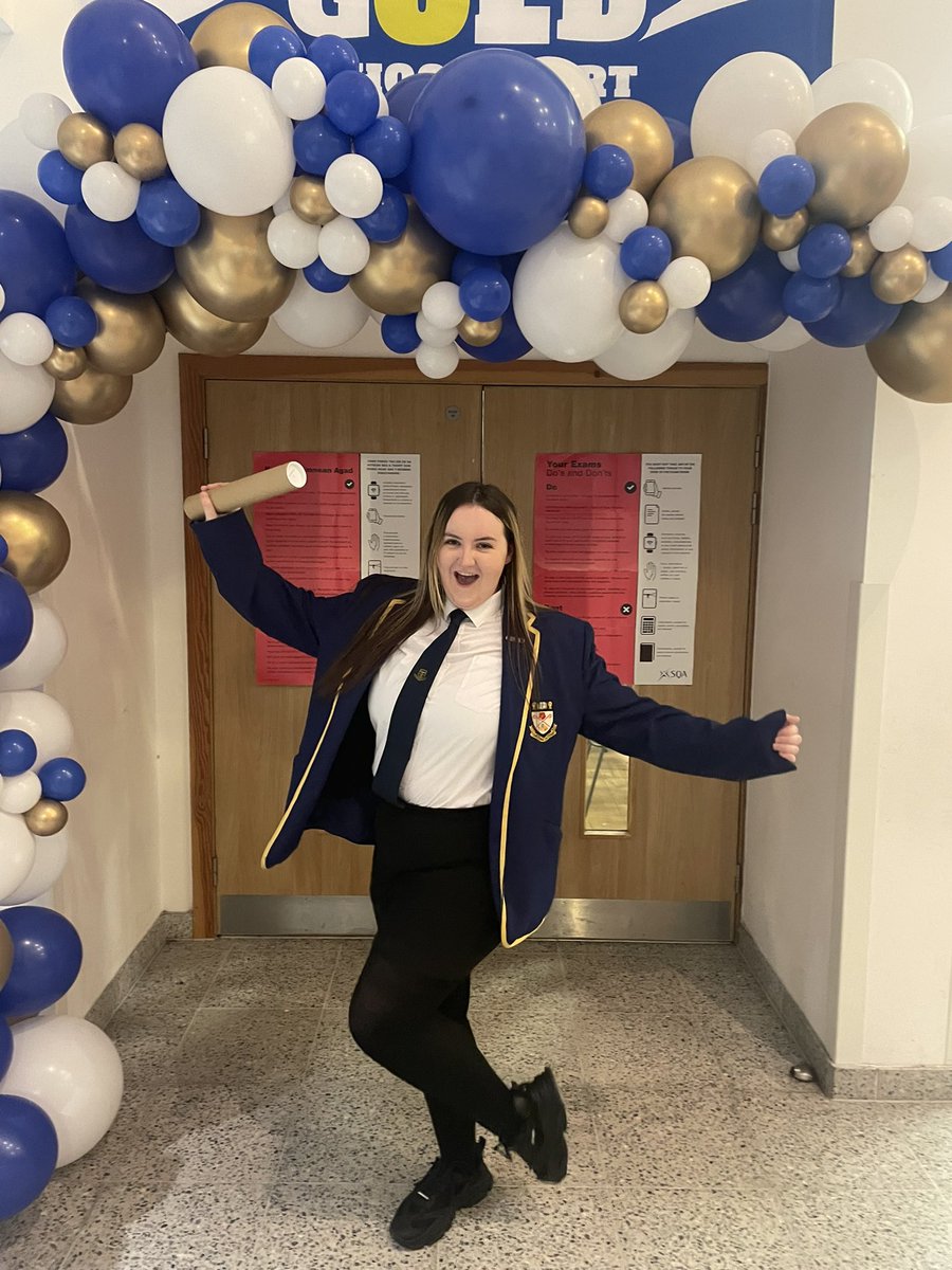 CECE__500's tweet photo. Graduating… I didn’t expect this to be happening so soon, Greenfaulds high school has been so amazing the last six years and I can’t believe that’s it over! Can’t wait for tomorrow to say a final goodbye! @Greenfaulds_HS https://t.co/CkepHtcakN