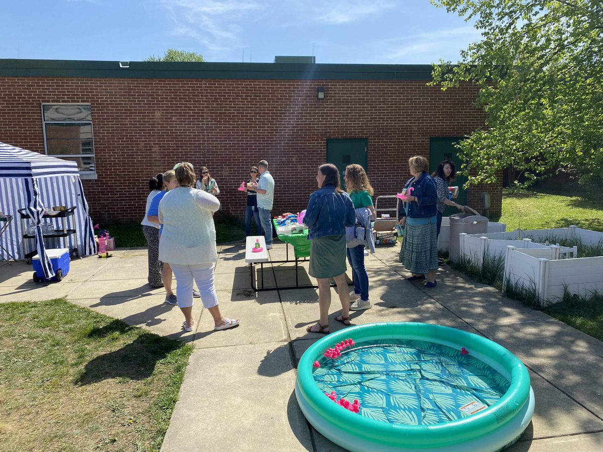 LynbrookES_FCPS's tweet photo. #poolsidecabana We appreciate our staff year round! ‘nuff said!😉👊🫶 @fcpsnews @FCPSR3 @FCPS_TitleI @graceetayloredd @leona_smith3 @KraftJesse https://t.co/6wQA2zj6lb