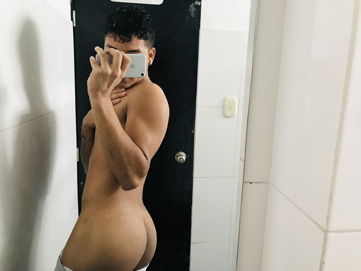 ElWasch's tweet photo. Que harías con ellas ? Jeje #rt para agg a WhatsApp #medellin @EventosGayMed https://t.co/9YargQKRhg