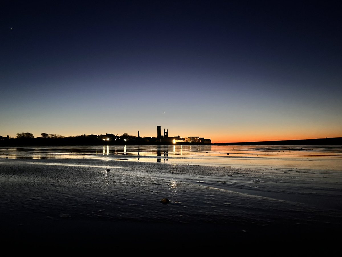 ryan1milne's tweet photo. Beaut of a sunset at east sands #StAndrews tonight https://t.co/6KPGXDAj8d
