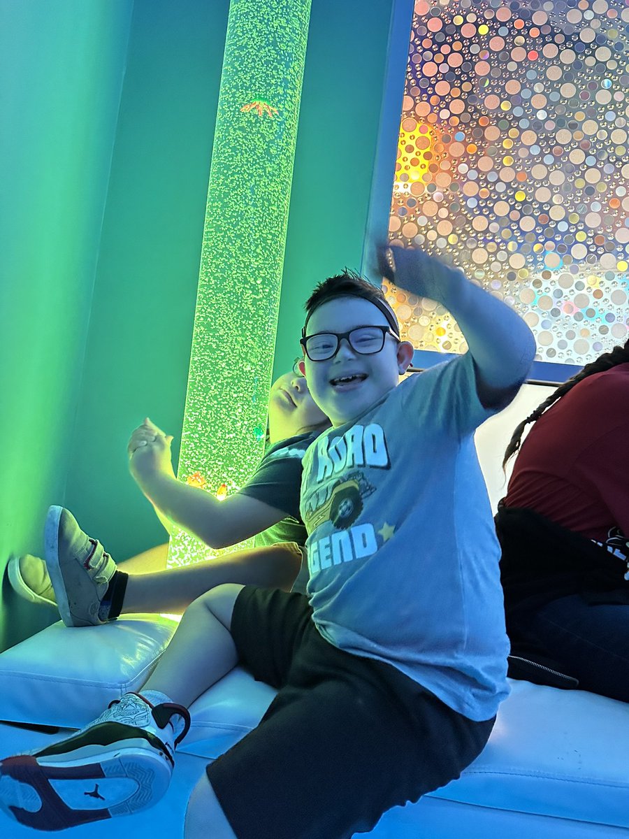 MinnieGomez's tweet photo. 2nd grade field trip with my Adrian @TheDoSeum . All the kids had so much fun!! @EISDSpecial @EISDofSA @LBJelem @Miss_Alexfdz20 @AgSalazar24 https://t.co/eVPRsEJ182