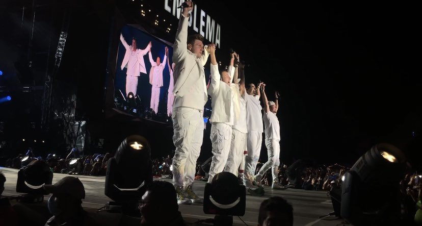 AriiLpza's tweet photo. Happy Anniversary  to my fav boys ❤️ @backstreetboys @nickcarter @howied @kevinrichardson @aj_mclean @brian_littrell  love you! From  México 🇲🇽 https://t.co/hTGvp1ezS0