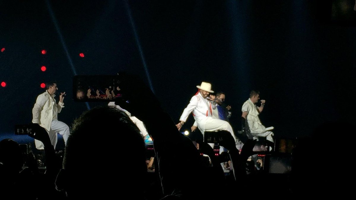 AriiLpza's tweet photo. Happy Anniversary  to my fav boys ❤️ @backstreetboys @nickcarter @howied @kevinrichardson @aj_mclean @brian_littrell  love you! From  México 🇲🇽 https://t.co/hTGvp1ezS0