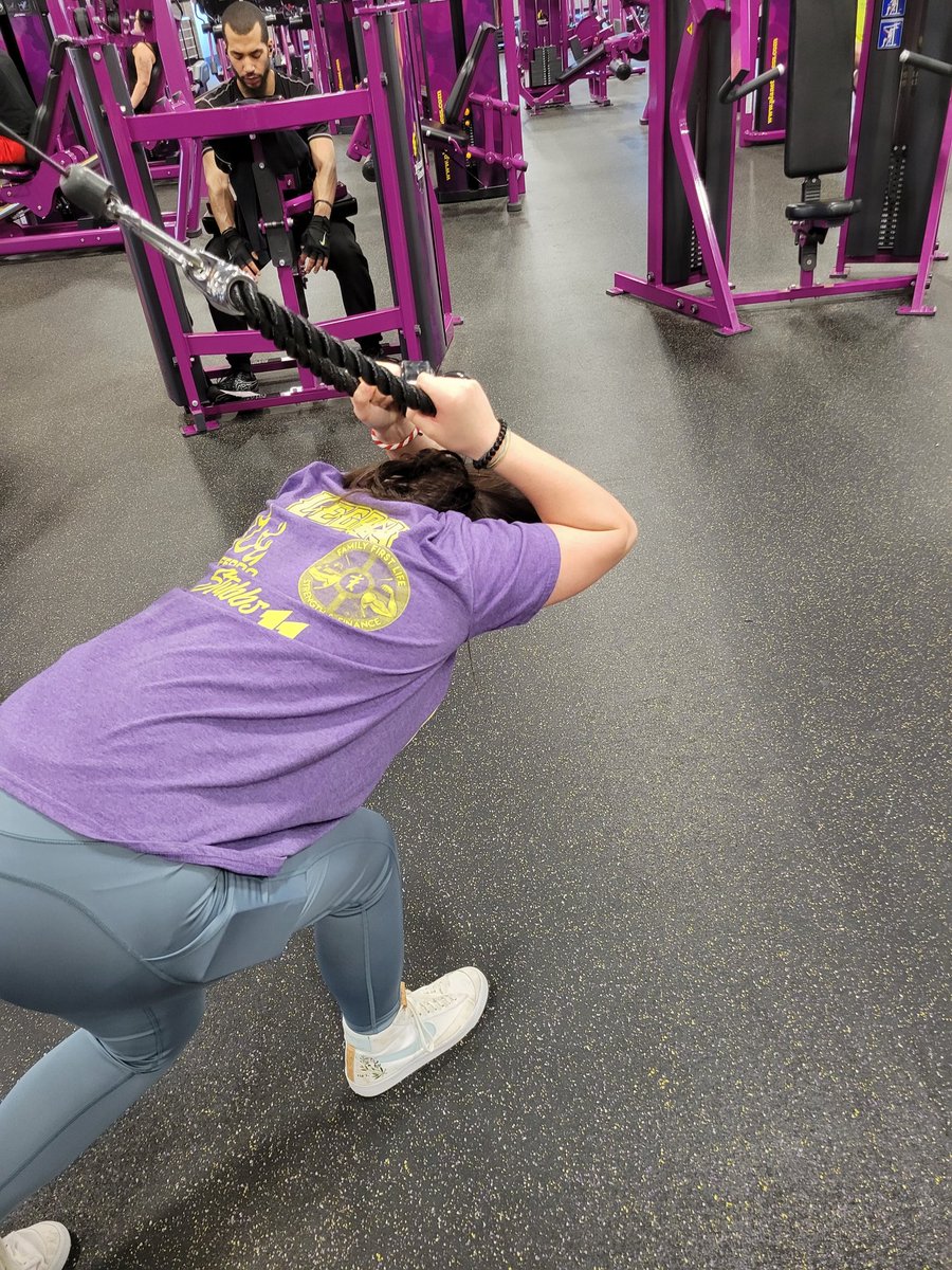 mckaley07_18's tweet image. Getting my arms stronger to make my swing better💪🏼💣💥 #alwaysworking @UNITY_BK2 @TopPreps @TAProfileAPP @AScholarsBrand @DfwSho @FromThe815 @UncommittedUTR @Softball_Home @SoftballDown @LegacyLegendsS1 @SBRRetweets @SunilSunderRaj3 @BBOS_Nation @City14u @IHartFastpitch