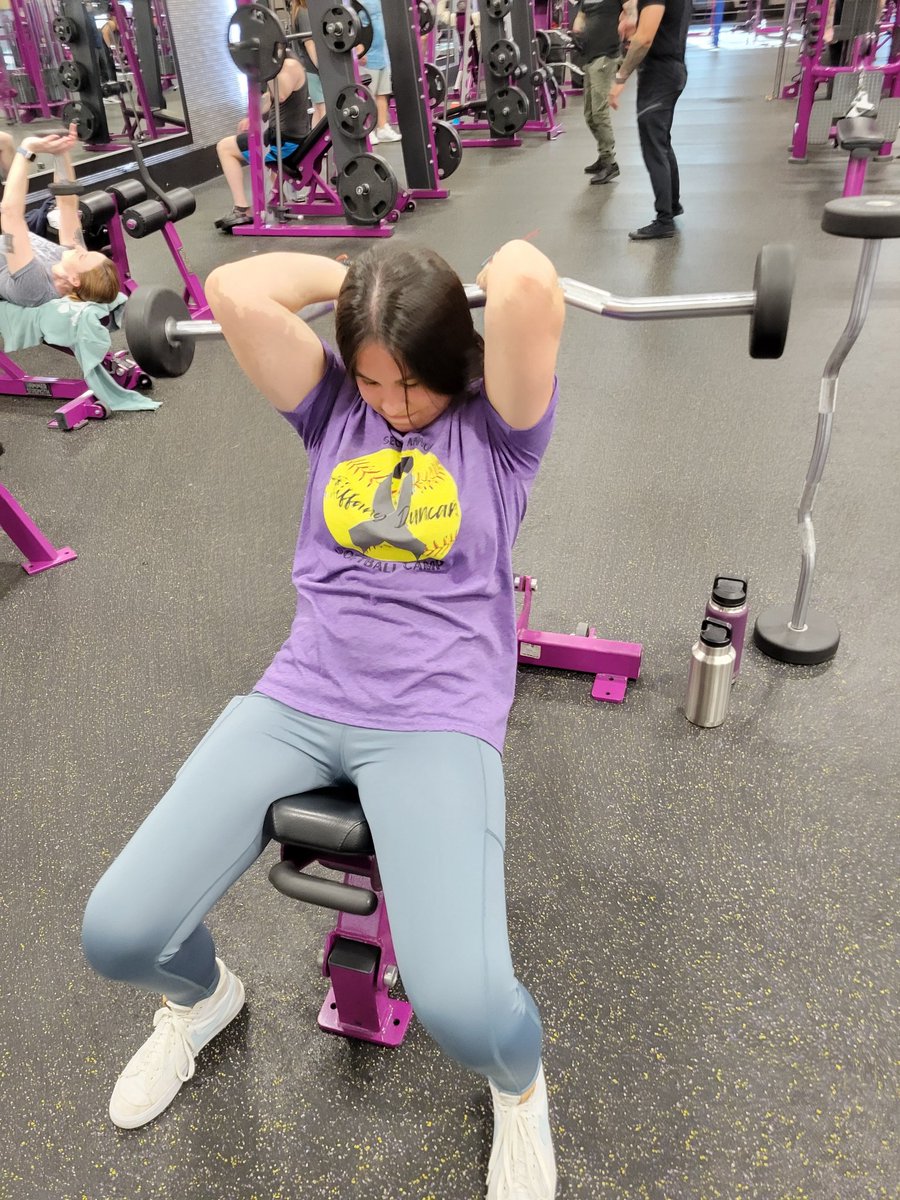 mckaley07_18's tweet image. Getting my arms stronger to make my swing better💪🏼💣💥 #alwaysworking @UNITY_BK2 @TopPreps @TAProfileAPP @AScholarsBrand @DfwSho @FromThe815 @UncommittedUTR @Softball_Home @SoftballDown @LegacyLegendsS1 @SBRRetweets @SunilSunderRaj3 @BBOS_Nation @City14u @IHartFastpitch