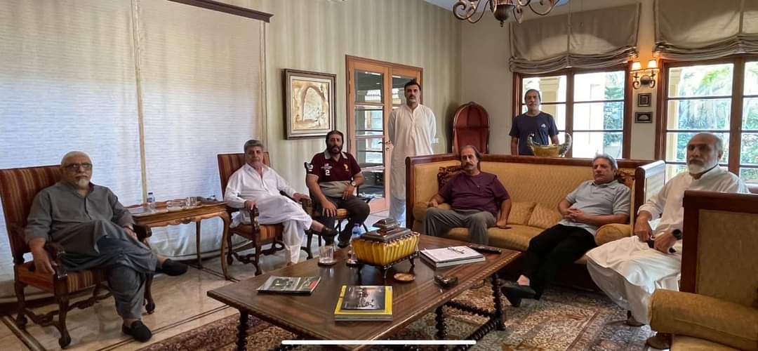 BENAZIR_NEWS's tweet photo. Former Governor, CM Balochistan Nawab Zulfiqar Ali Khan Magsi  Nawabzada
 Mir Nadir Khan Magsi Mir Amir Khan Nawabzada`s Mir Akbar Khan. Mir Tariq khan Mir Khalid Khan. Mir M Jafar Khan Mir Zafarullah  khan special participation in D Iftar Diner Discused about Platical Situation https://t.co/WXY2SCQDJH