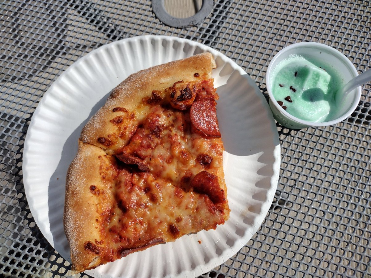 Free Pizza AND Ice Cream??? Yes please! #fullsailHOF