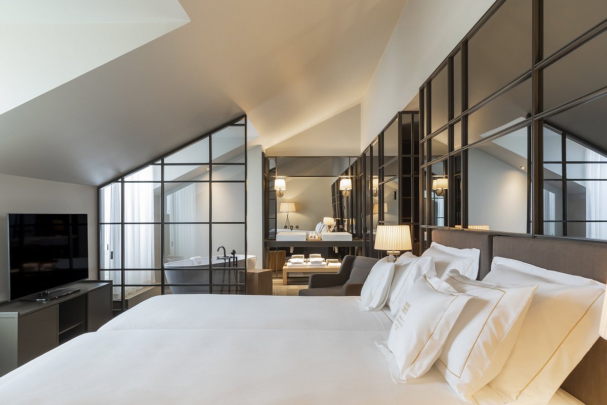 Serene ambience or old-world luxury? No need to choose at Casa da Companhia.