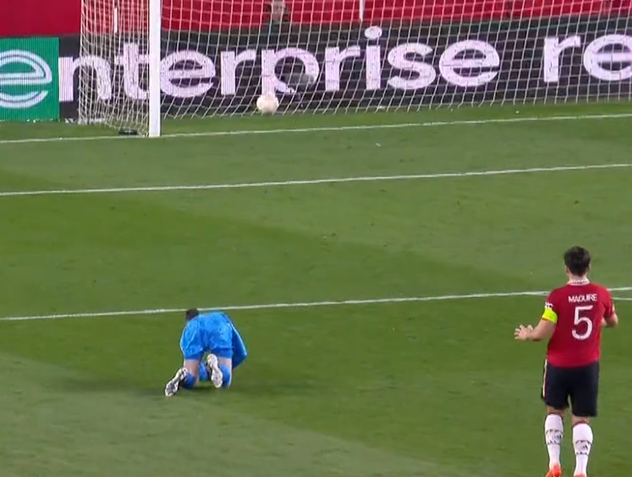 MercFootball's tweet photo. De Gea probably with one of his worst ever games...

Sevilla 3-0 Man Utd  #SEVMUN https://t.co/FLwdPj60uu