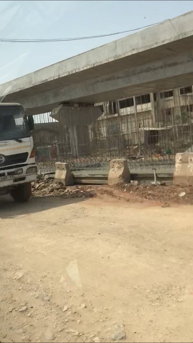 AwaziAnge's tweet photo. NUNGUA-BARRIER INTERCHANGE HALTED 

The Construction of the nungua -barrier interchange is currently suspended.
This has caused frustration among residents as they were anticipating its completion. https://t.co/ZeLe8TlGTZ