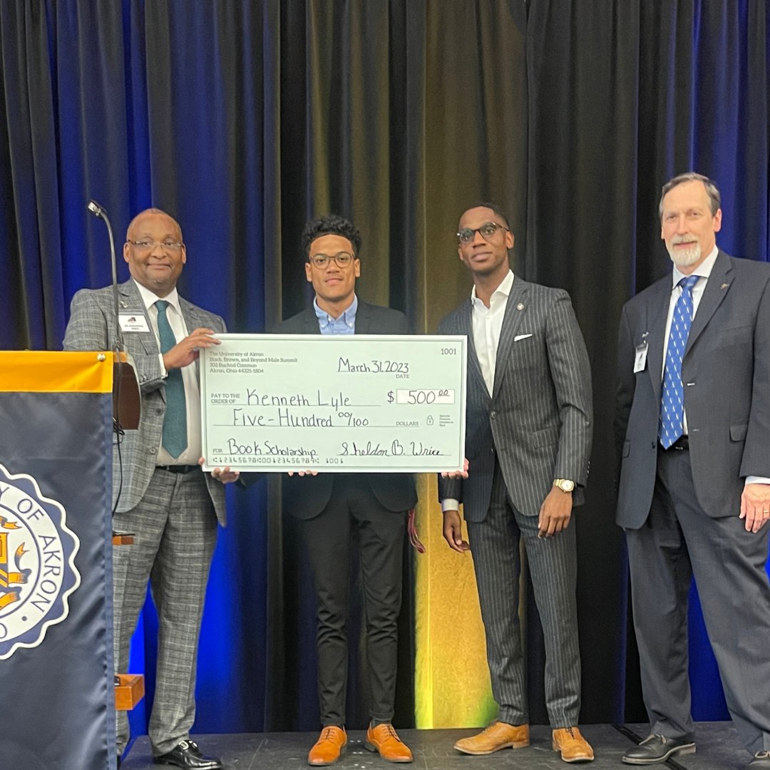 At the 2023 UA Black, Brown and Beyond Male Summit, #UAkronBusiness student Kenneth Lyle was chosen to be on the Diverse Male Student Experience Panel and share his advice with HS students. He was later awarded the Dr. Joseph L. White scholarship 👏🦘

#ExperienceBusiness #GoZips
