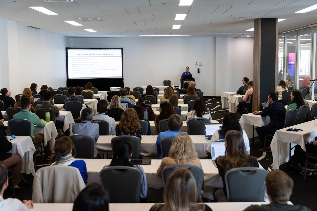 pharmaciensAPES's tweet photo. Le premier jour est terminé et ce fut un réel bonheur 🌞
Merci à tous les participants qui sont venus aux conférences et aux ateliers aujourd'hui 🙏C'était formidable de voir tout le monde si impliqué!
#gfapes #PartenairesDansLeProgres
📷 @etienneboisvertphoto https://t.co/nbkUqcOENQ