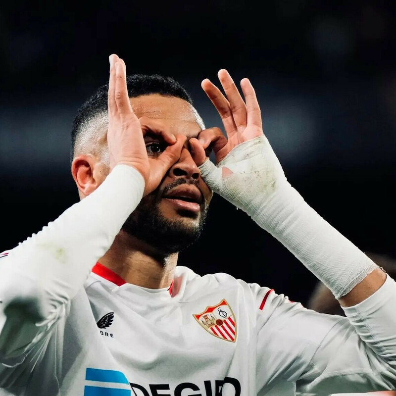 SaganFail's tweet photo. Pasa de ronda el equipo grande @agarnacho7 @ennesyri9 @Pedri @ManUtd_Es @SevillaFC @FCBarcelona_es https://t.co/LLPgpYBgtW