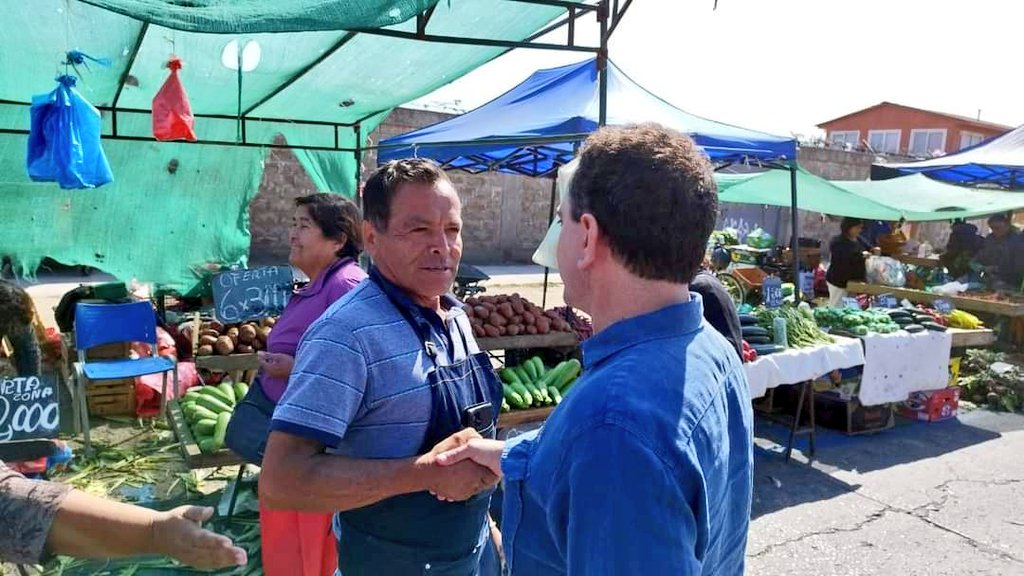 dr_marconunez's tweet photo. ¡ Gracias La Calera !

Estuvimos conversando con vecinos y vecinas en la feria minorista de La Calera. Agradezco el cariño y apoyo.

Este próximo 7 de mayo, en la Región de Valparaíso y el valle de Aconcagua @marconunez
#consejeroconstitucional #vota2✌️

¡Todo por Chile! https://t.co/mXwPpukLhh