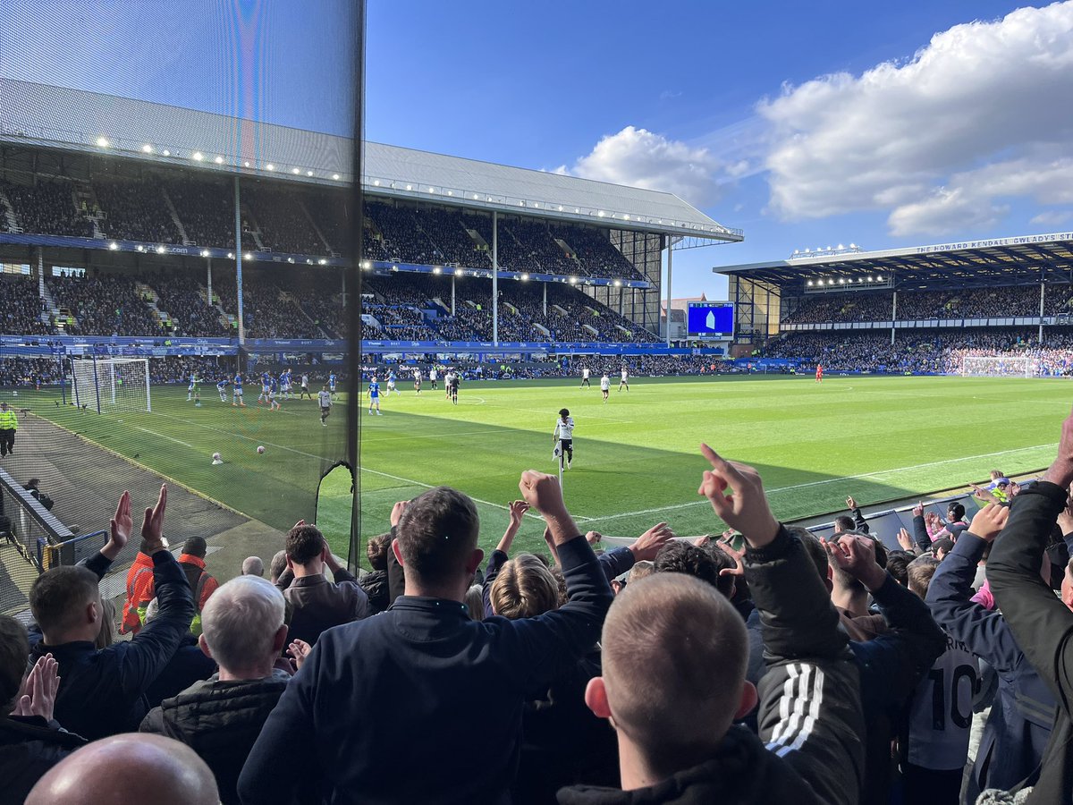 WillWoges's tweet photo. Goodison Park is some ground. https://t.co/UyVIDygAym