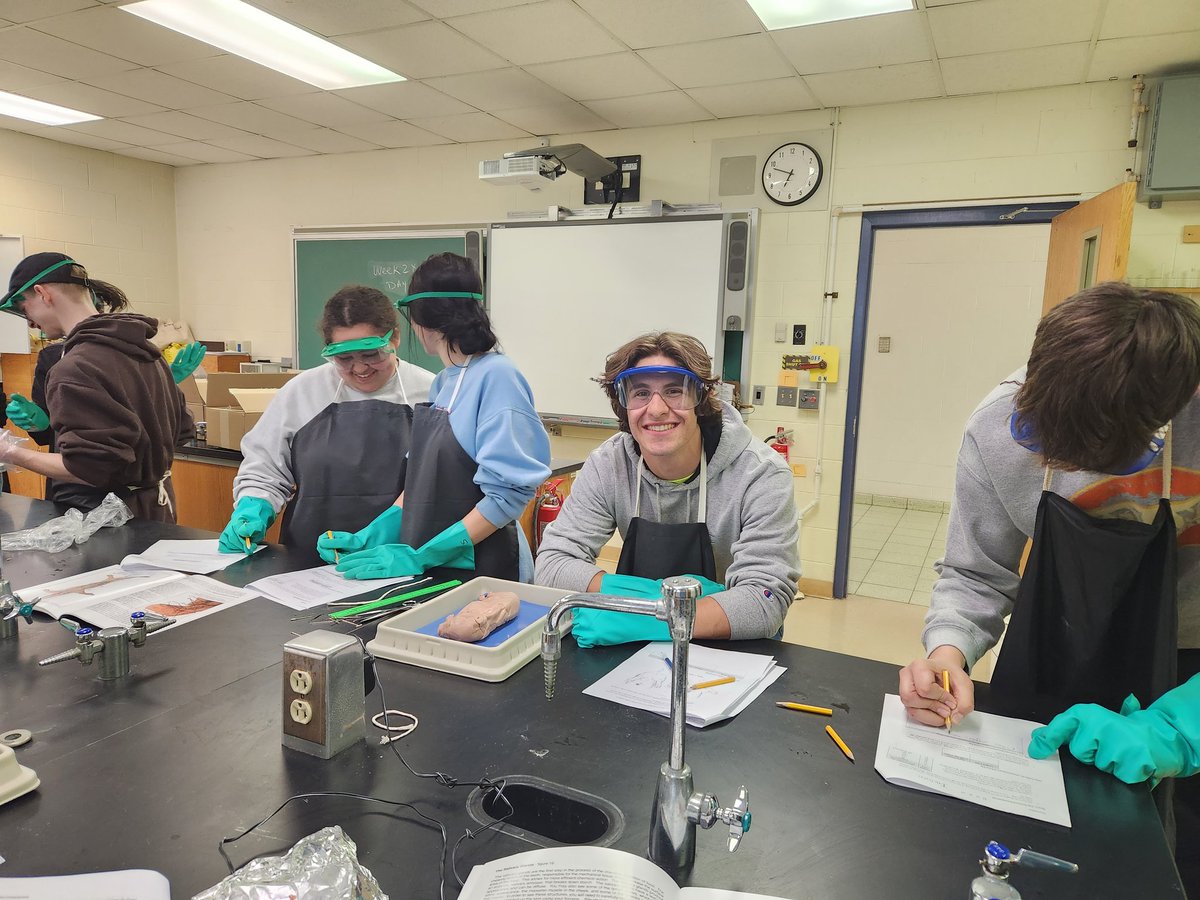 cbuckner1225's tweet photo. Pig mock autopsy in local forensics this week.  #forensics https://t.co/9Ol1SfGZUh
