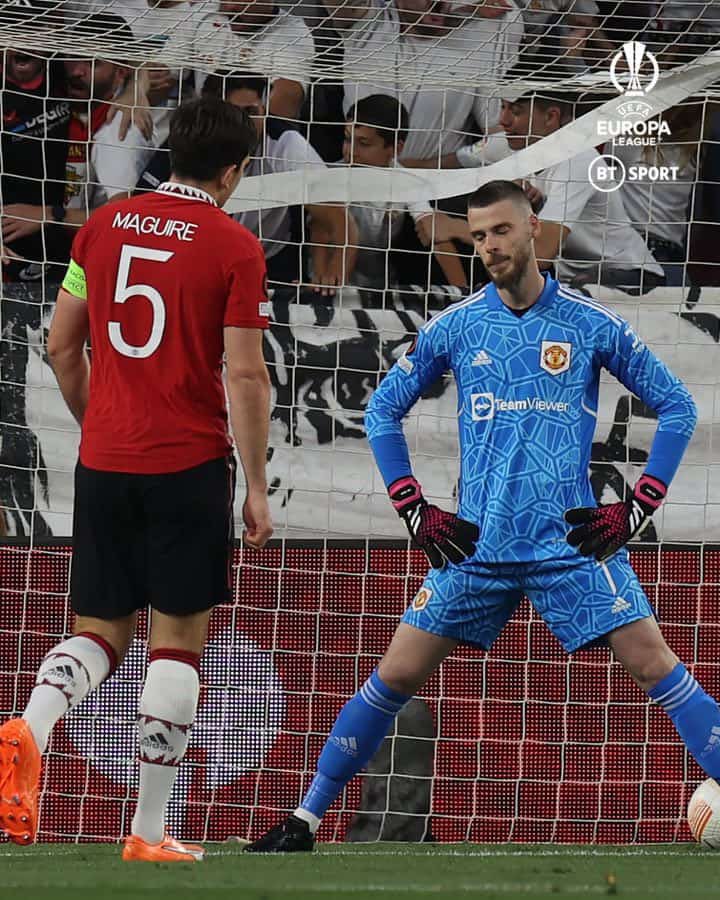 Ronald_Ngobi_'s tweet photo. @CanaryMugume 😂😂

@Elgio_70 looking at the foreman 😂 https://t.co/Ps2dTSU6J6