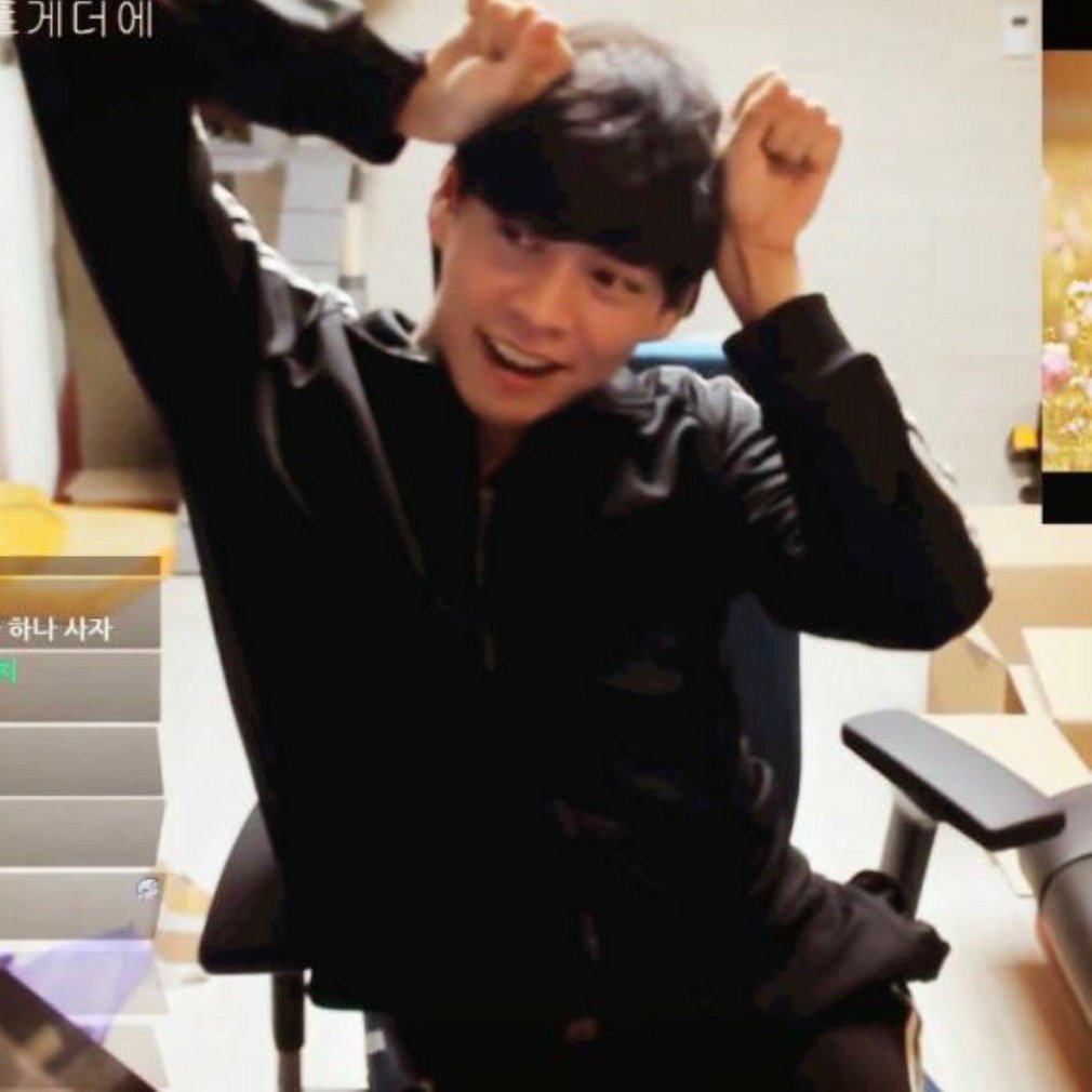 chumhum's tweet photo. ^_ㅠ보고싶다 https://t.co/i6rfz05IYC
