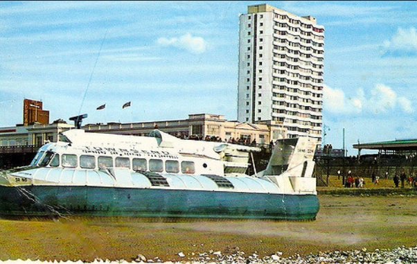 PriorRichard's tweet photo. Hovercraft #Margate Amazing - with deck, shelter and icons https://t.co/RqVeWMDIPi