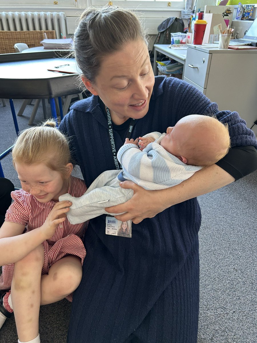 AyrGrammar's tweet photo. P2 had a very special visitor! Baby Jackson was born over the holidays and enjoyed a very gentle lullaby version of Twinkle Twinkle from the class ⭐️ #babybrother #classvisit #helloworld https://t.co/tIRN37iPHB