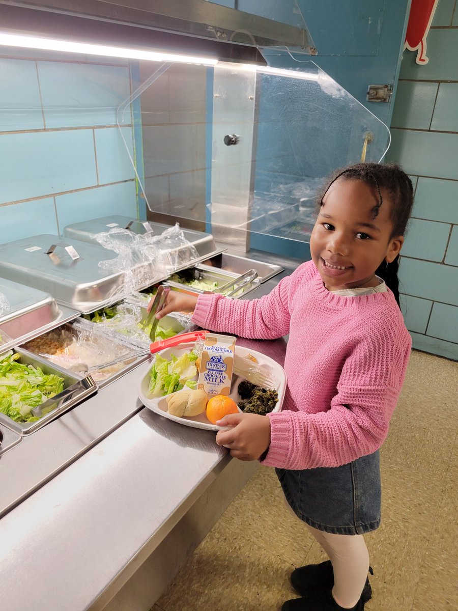 HeyBccs's tweet image. A beautiful spring day of learning, sharing and glowing today at Brighter Choice Community School! Healthy Eats and Moving Feets!! @CommunitySupt16 @D16LEADS @NequanMclean @JabariBrisport @stefanizinerman @CMChiOsse @NYCSchoolsOSYD