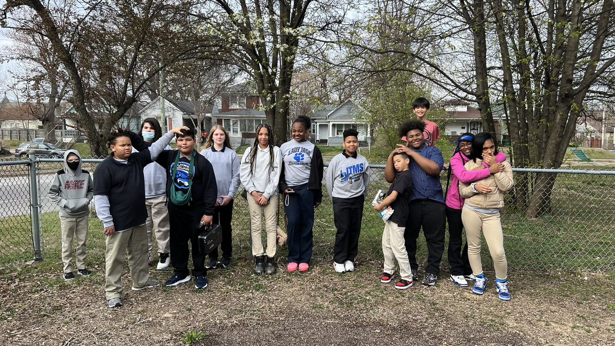MsJeaninRoom100's tweet photo. Creative Cats Garden Club has been busy this year! We tried out ice-dye, made a border for our pollinator garden (plants are starting to spring back up!), planted some veggies, &amp; made tons of art about nature! @idlewildfarm #ourtreeisthrivingtoo #RoarJagsRoar https://t.co/HeNeABi5TG
