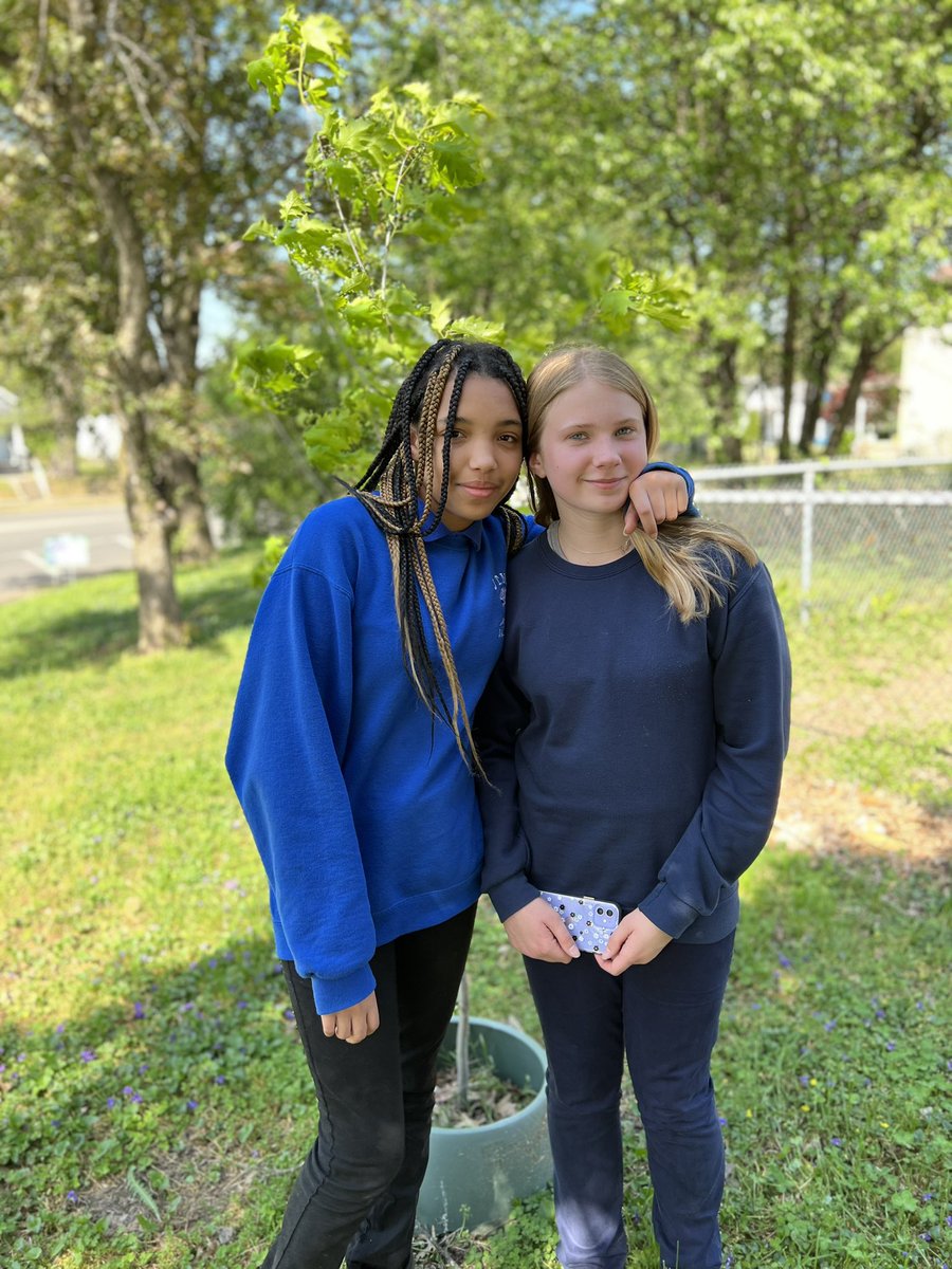 MsJeaninRoom100's tweet photo. Creative Cats Garden Club has been busy this year! We tried out ice-dye, made a border for our pollinator garden (plants are starting to spring back up!), planted some veggies, &amp; made tons of art about nature! @idlewildfarm #ourtreeisthrivingtoo #RoarJagsRoar https://t.co/HeNeABi5TG