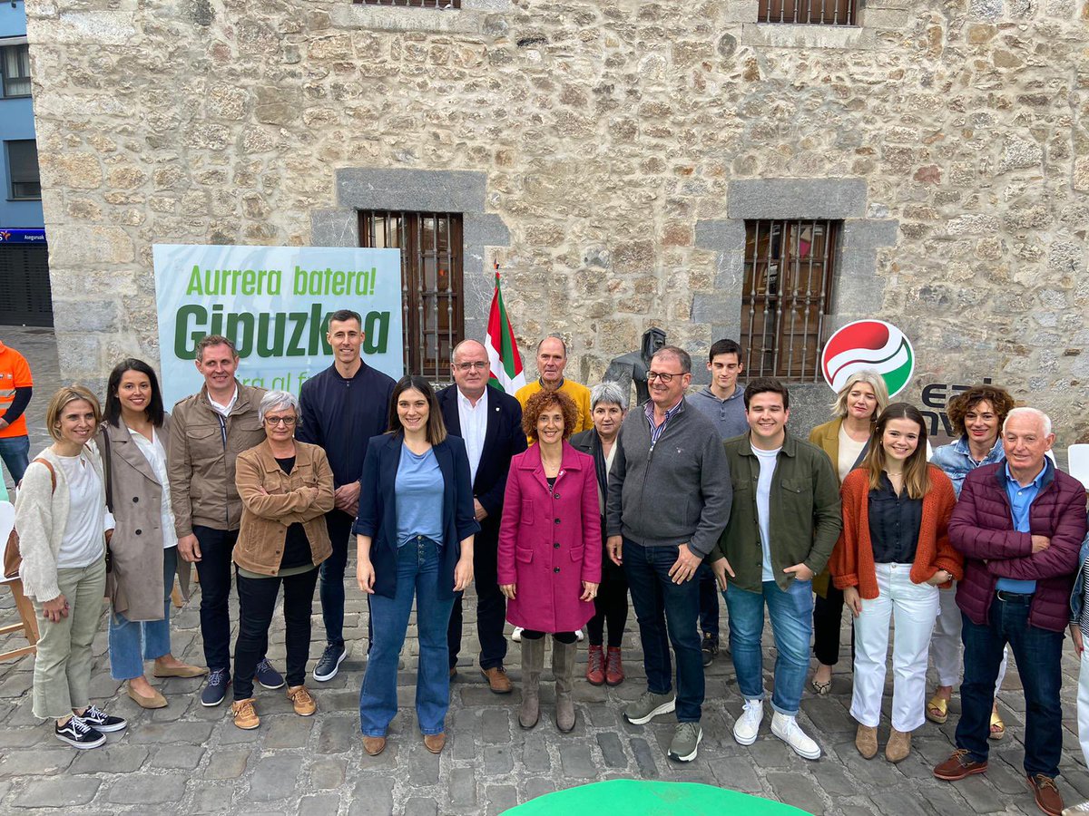 Pozik eta ilusioz beteta. 

Talde konprometitxua gera eta proiektu sendoa daukagu Elgoibarrek aurrera egiten jarraitzeko.

👣Oinak lurrean
👩🏽 Burua argi
🙌Besoak zabalik
🤝Eskuak lanean
👅Euskera mingainean
♥️Eta herrixa bihotzian