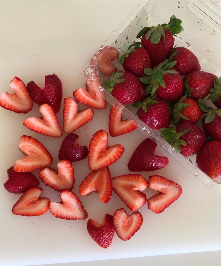 wispwyy's tweet photo. ~🍓Summer outfits for when i’m skinny 🍓~
an edtwt thread/thinspo https://t.co/pWVDH7uq5i