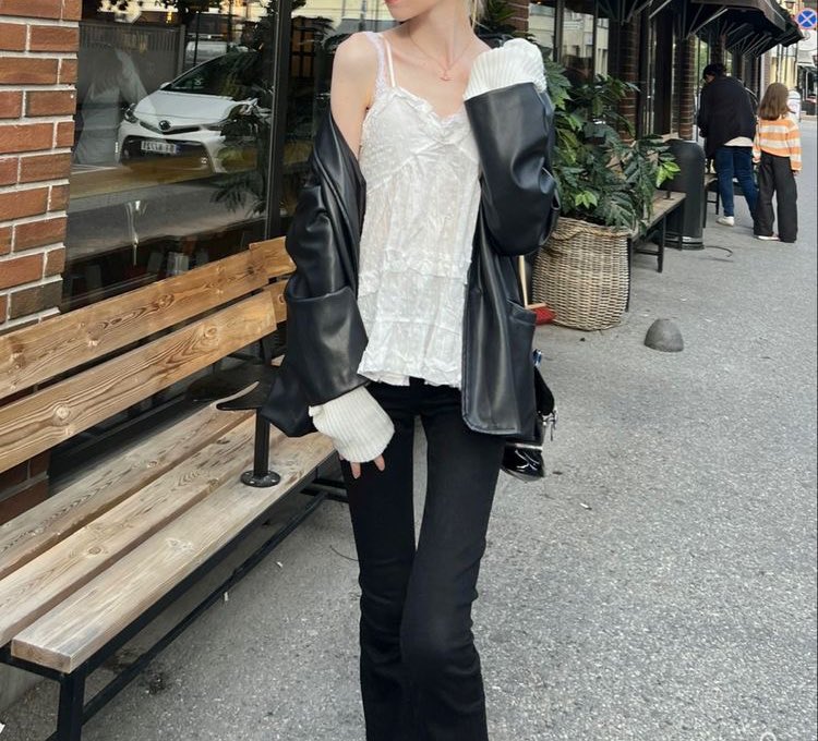 wispwyy's tweet photo. being able to make even the most basic fits look so cute 🥰 https://t.co/qDlGagvfk5