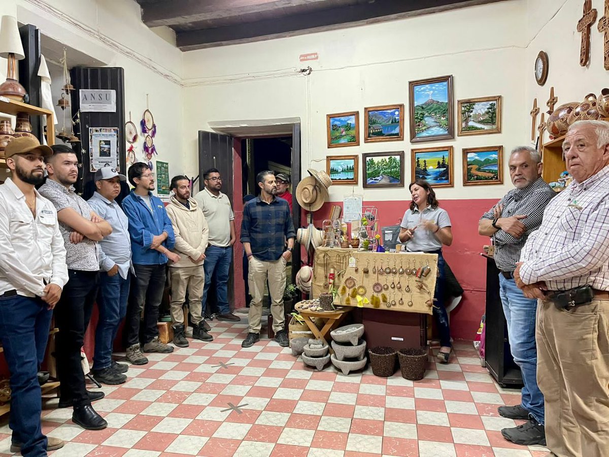 SemadetJal's tweet photo. Realizamos el Primer Encuentro entre LandScale Sierra Tapalpa con @RainforestALLMX y el @paisajebioculto de Sierra Occidental de Jalisco (PBSOJ), con el fin de compartir experiencias entre los equipos técnicos y productores/as. 🧵 https://t.co/i5FoRcbdAF