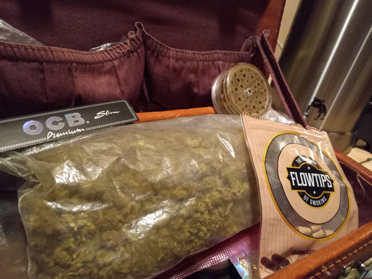 MLSGRFX's tweet image. From my magic box to your magic box, Happy #420!!! 🥳

#HAPPY420 #OCBpapers #FlowTips #Alpha420 #BeamerGrinder