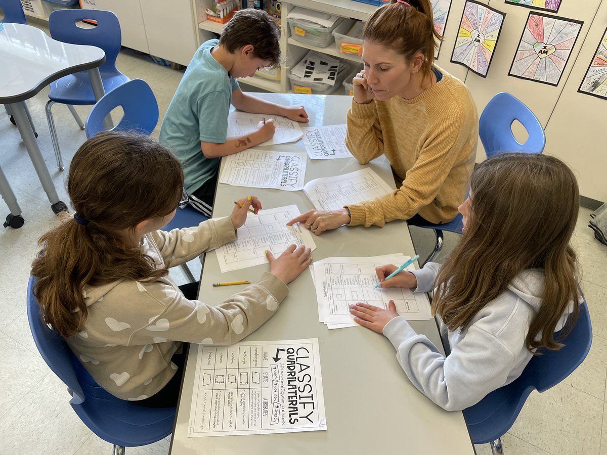 hveroom11's tweet photo. Learning about quadrilateral attributes. https://t.co/Kvhg3lZqGC