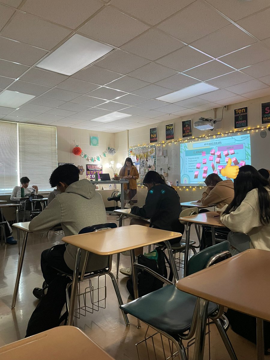 Srta. Schaefer did an amazing job today with Senior Teach Day! Buen trabajo chica 👏🏻  <a href="/BulldogLife_WHS/">Bulldog Life - WHS</a> <a href="/WaucondaCUSD118/">Wauconda CUSD 118</a>