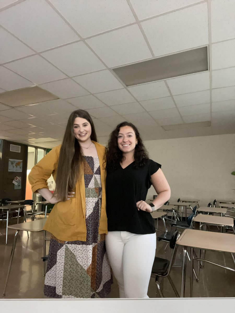 srtapicchi's tweet photo. Srta. Schaefer did an amazing job today with Senior Teach Day! Buen trabajo chica 👏🏻  @BulldogLife_WHS @WaucondaCUSD118 https://t.co/HvZY8EpN9Q