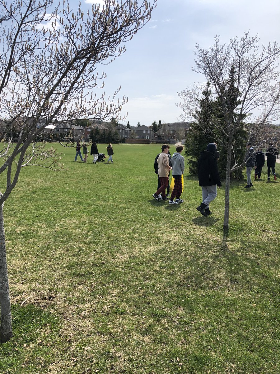 MissJadoonanan's tweet photo. Happy #EarthDay @ArdaghBluffsPS ! Today we were “springing into clean” as we helped the community out by cleaning up litter as a group this afternoon. Way to go bengals! 🌎♥️ https://t.co/zPpaqf85CC
