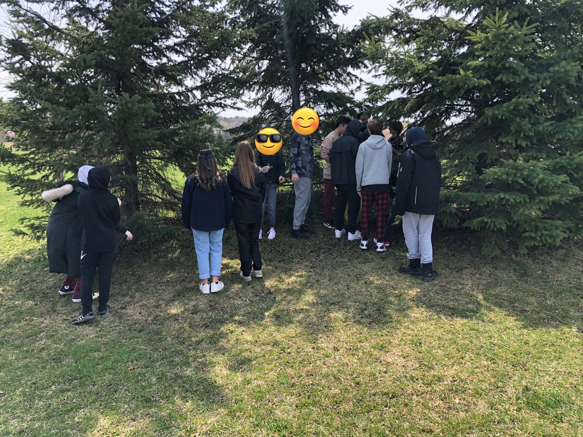 MissJadoonanan's tweet photo. Happy #EarthDay @ArdaghBluffsPS ! Today we were “springing into clean” as we helped the community out by cleaning up litter as a group this afternoon. Way to go bengals! 🌎♥️ https://t.co/zPpaqf85CC