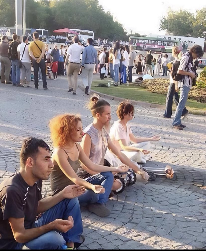 emreckaratas's tweet photo. manitanın arkadaşlarıyla aramdaki uyum şekli https://t.co/BnGefEPcCf