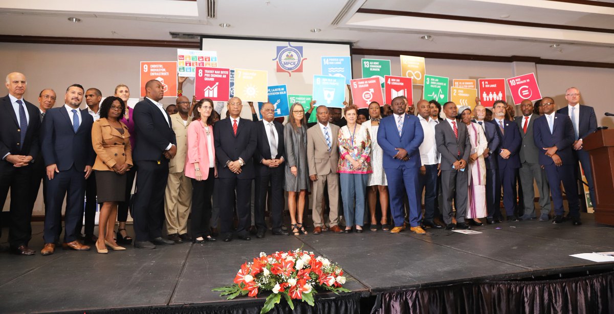 Ministère de la Planification Haïti (@mpceha) on Twitter photo l’Equipe Pays des Nations-Unies et le gouvernement haïtien ont procédé ce jeudi 20 avril 2023 à la signature du Cadre de Coopération des Nations-Unies pour le Développement Durable 2023-2027. <a href="/UNHaiti/">Nations Unies Haïti</a> <a href="/BINUH_UN/">BINUH</a> <a href="/MPCEHa/">Ministère de la Planification Haïti</a> l’Equipe Pays des Nations-Unies et le gouvernement haïtien ont procédé ce jeudi 20 avril 2023 à la signature du Cadre de Coopération des Nations-Unies pour le Développement Durable 2023-2027. <a href="/UNHaiti/">Nations Unies Haïti</a> <a href="/BINUH_UN/">BINUH</a> <a href="/MPCEHa/">Ministère de la Planification Haïti</a>