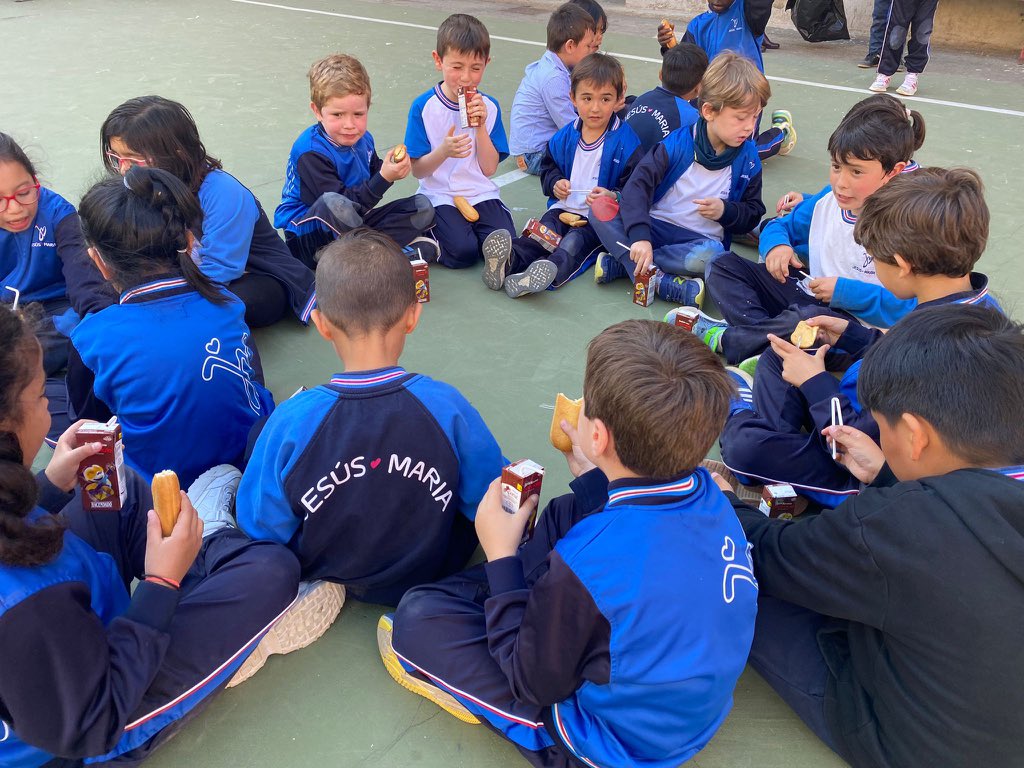 webjmsantandreu's tweet photo. Compartim l’esmorzar de Pasqua a Sant Pacià #Primaria #jmsantandreu #somjm #somosjm https://t.co/ccx5QDpGg5