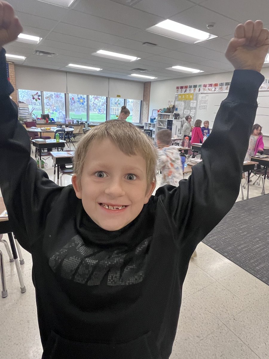 chardenbrook3rd's tweet photo. Parents wrote surprise notes of encouragement for their kids and they found them on their desks today! First day of state testing done ✔️ their reactions were priceless 🥰 https://t.co/9FVJY4d2pQ
